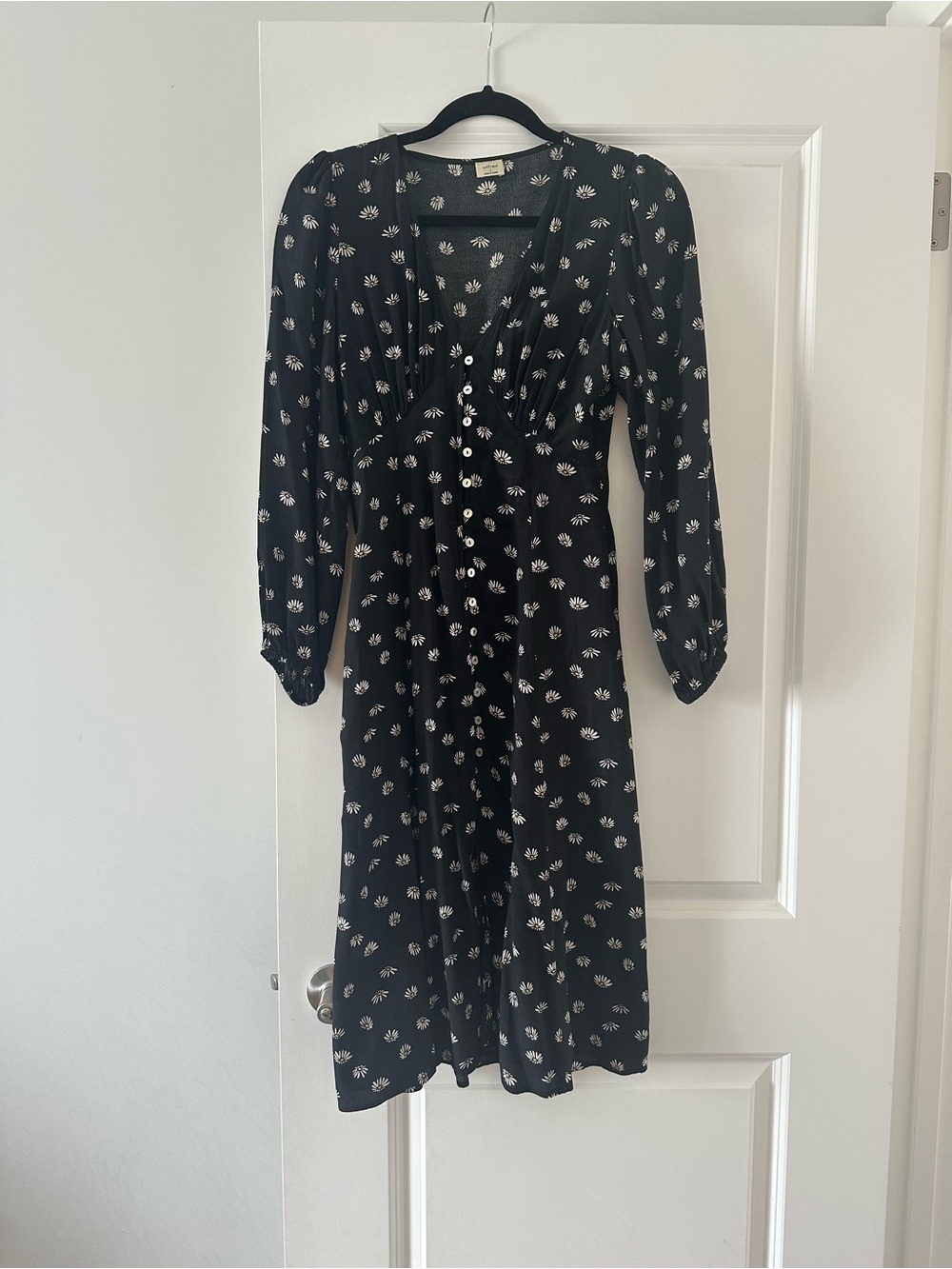 Wilfred Black Long-Sleeve Button-Front Floral Midi Dress